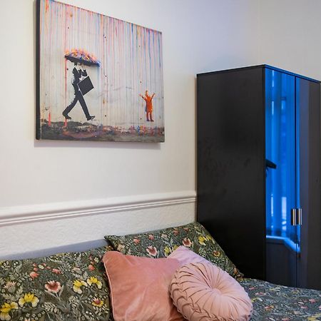Cozy Rooms In Shared Accommodation Near Anfield Stadium With Parking And Wifi Liverpool Ngoại thất bức ảnh