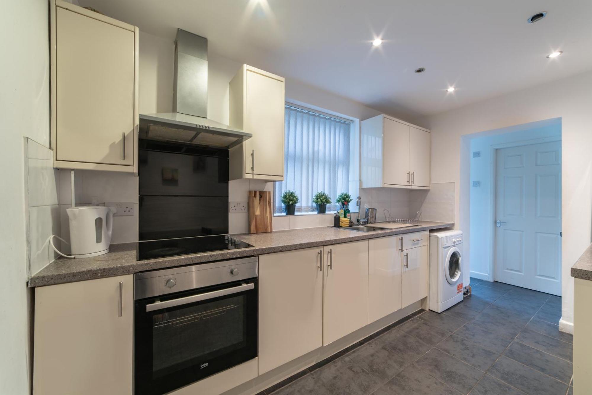 Cozy Rooms In Shared Accommodation Near Anfield Stadium With Parking And Wifi Liverpool Ngoại thất bức ảnh